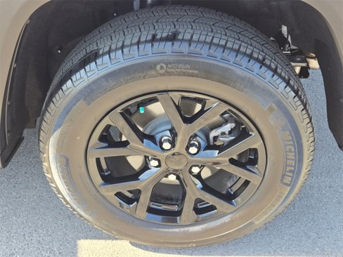 Certified 2024 Jeep Grand Cherokee Altitude image 10