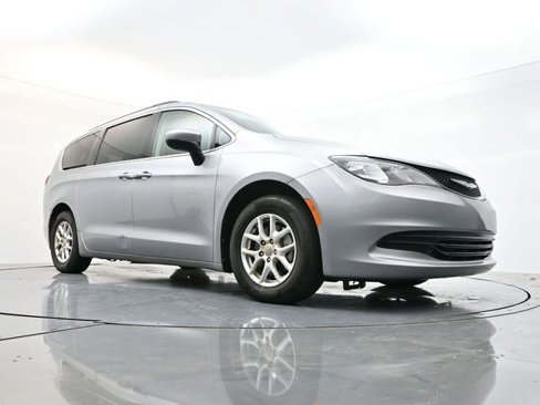 Used 2020 Chrysler Voyager Lxi image 34