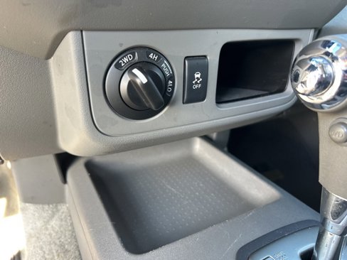 Used 2018 Nissan Frontier SV image 23