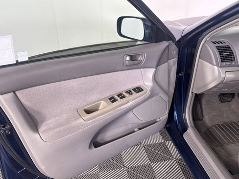 Used 2004 Toyota Camry LE image 11