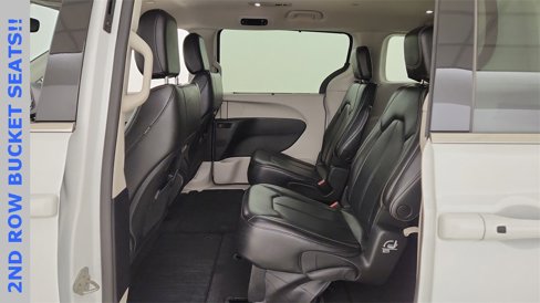 Used 2023 Chrysler Pacifica Touring-L image 12
