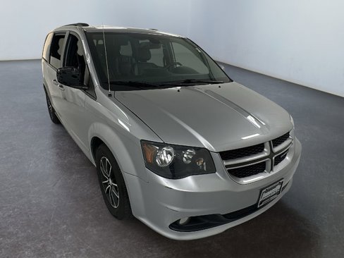 Used 2018 Dodge Grand Caravan GT image 1