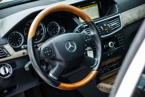 Used 2010 Mercedes-Benz E 350 4MATIC Sedan image 12