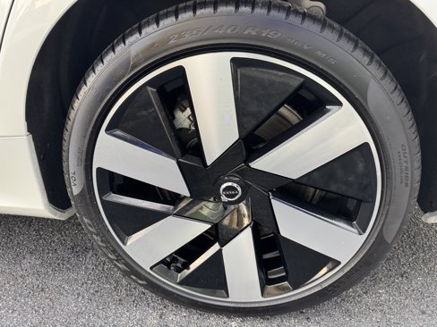 Certified 2024 Volvo S60 T8 Plus image 33