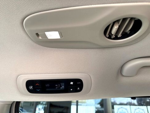 Used 2019 Chrysler Pacifica Touring-L Plus image 25