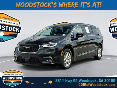 Used 2023 Chrysler Pacifica Touring-L image 1
