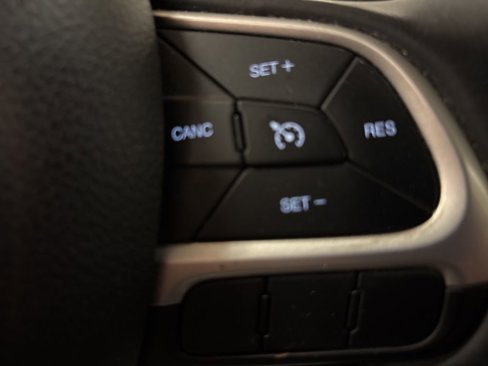 Used 2019 Jeep Compass Latitude w/ Cold Weather Group image 19