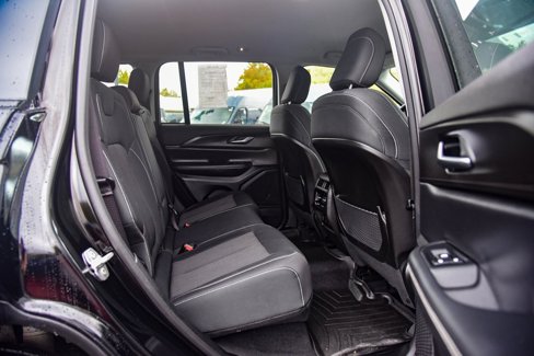 Certified 2023 Jeep Grand Cherokee Laredo w/ Luxury Tech Group I image 12