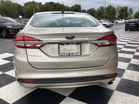 Used 2017 Ford Fusion SE image 7