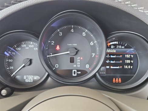 Certified 2025 Porsche Macan image 17