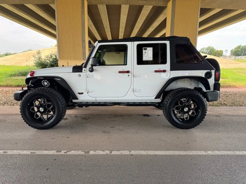 Used 2015 Jeep Wrangler Unlimited Sahara w/ Connectivity Group image 6