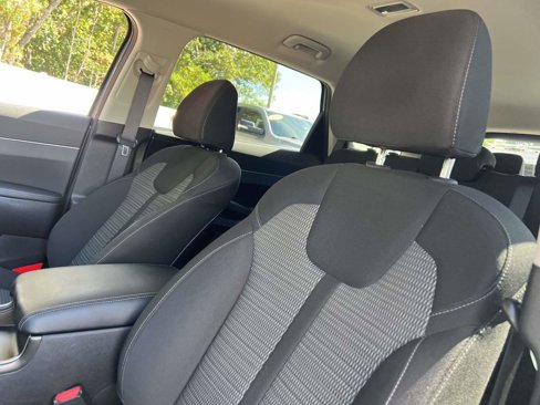 Used 2025 Kia Sorento LX image 11