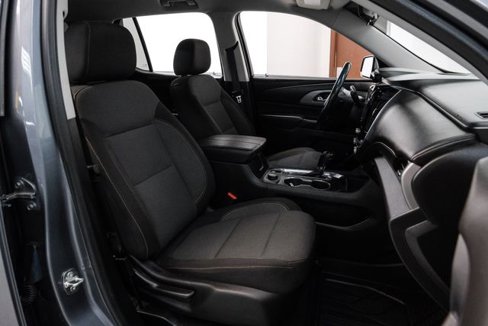 Used 2020 Chevrolet Traverse LT image 32