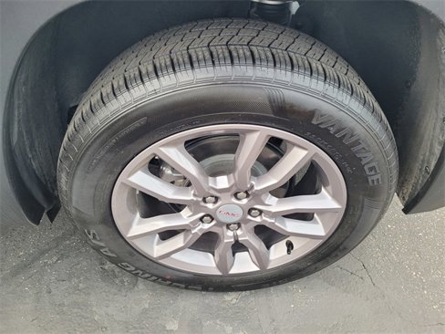 Used 2024 GMC Terrain SLT image 26