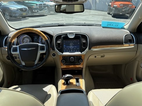 Used 2014 Chrysler 300 C w/ Beats Audio Group image 40