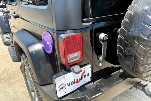 Used 2015 Jeep Wrangler Unlimited Rubicon w/ Connectivity Group image 26