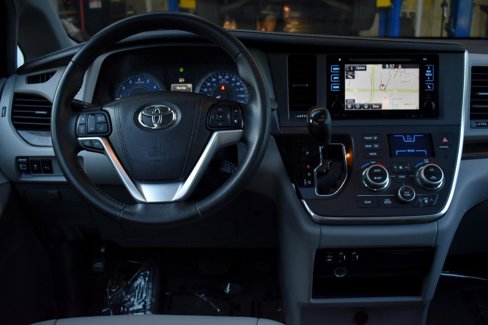 Used 2015 Toyota Sienna XLE image 13