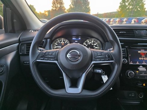Used 2020 Nissan Rogue Sport S image 22