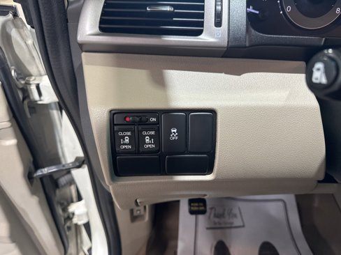 Used 2016 Honda Odyssey SE image 15