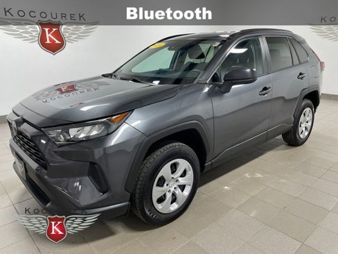 Used 2020 Toyota RAV4 LE image 3