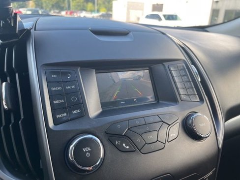Used 2018 Ford Edge SE image 20