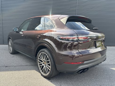 Certified 2022 Porsche Cayenne Platinum Edition image 3