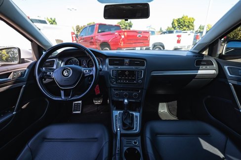 Used 2017 Volkswagen Golf Alltrack image 13