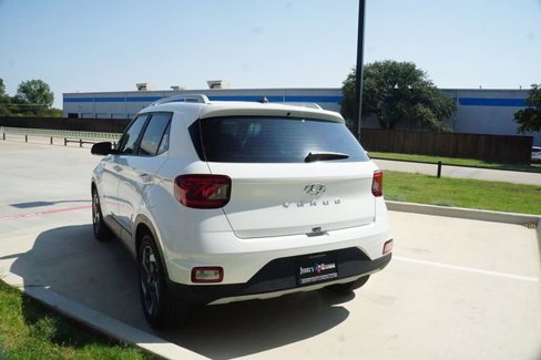 New 2025 Hyundai Venue SEL image 7