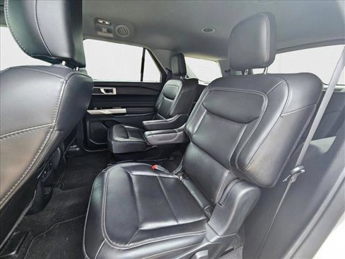 Used 2021 Ford Explorer XLT w/ Equipment Group 202A image 12
