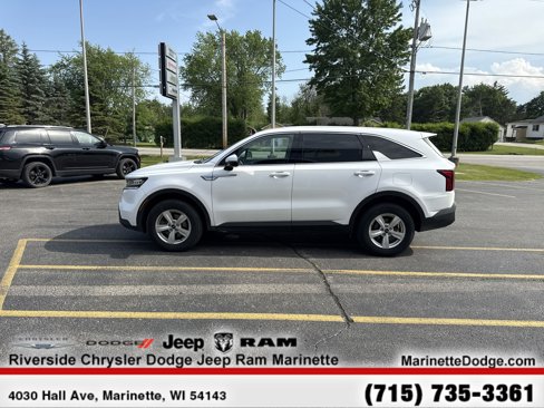 Used 2023 Kia Sorento LX image 5