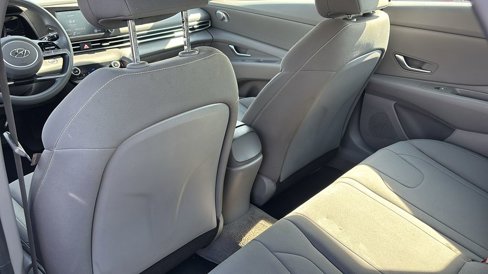 Used 2023 Hyundai Elantra SEL image 31