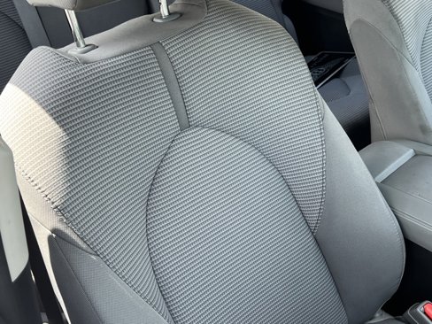 Used 2021 Toyota Highlander L image 35