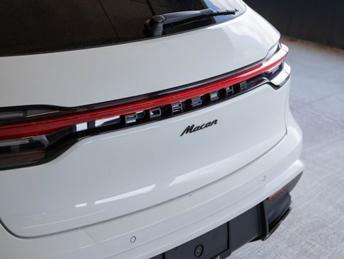 Used 2024 Porsche Macan image 32
