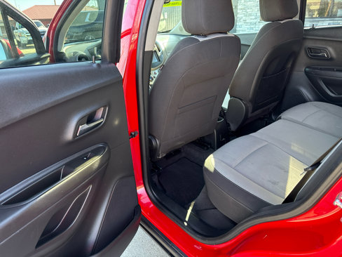 Used 2015 Chevrolet Trax LT w/ LT Sun and Sound Package image 11
