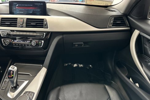 Used 2017 BMW 320i Sedan image 28