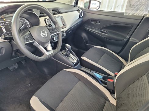 Used 2021 Nissan Versa SV image 11