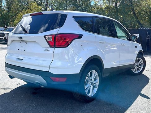 Used 2019 Ford Escape SE image 4