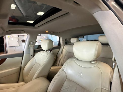 Used 2009 INFINITI FX35 AWD w/ Technology Pkg image 18
