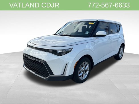 Used 2023 Kia Soul LX w/ LX Technology Package image 3