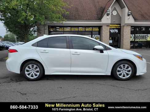 Used 2021 Toyota Corolla LE image 6