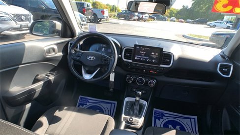 Used 2023 Hyundai Venue SEL image 21