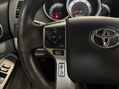 Used 2015 Toyota Tacoma TRD Pro image 19