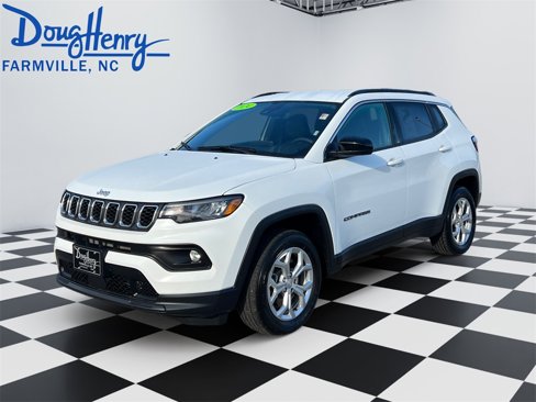 Used 2024 Jeep Compass Latitude image 1