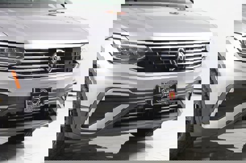 Used 2022 Volkswagen Tiguan SE image 39