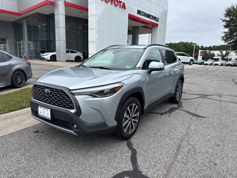 Used 2022 Toyota Corolla Cross XLE image 2
