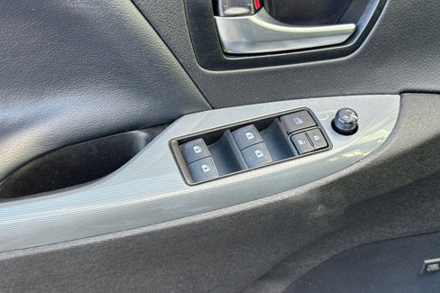 Used 2019 Toyota Sienna SE image 13