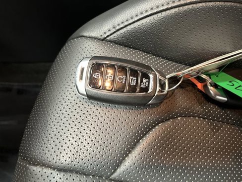 Used 2023 Hyundai Elantra Limited image 27