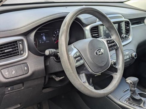 Used 2019 Kia Sorento LX image 3