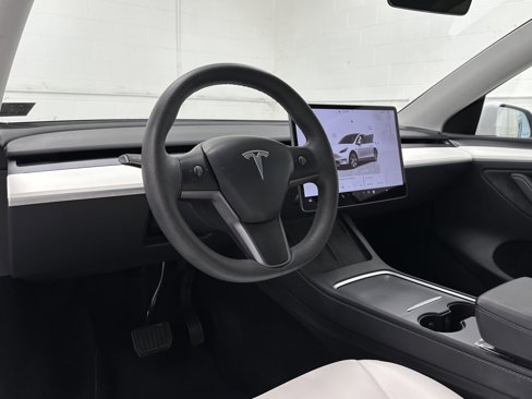 Used 2023 Tesla Model Y Long Range image 10