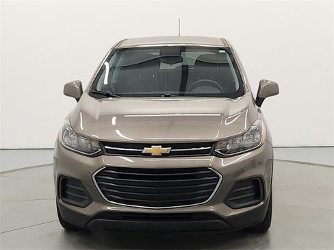 Used 2022 Chevrolet Trax LS w/ Tint and Cruise Package image 2